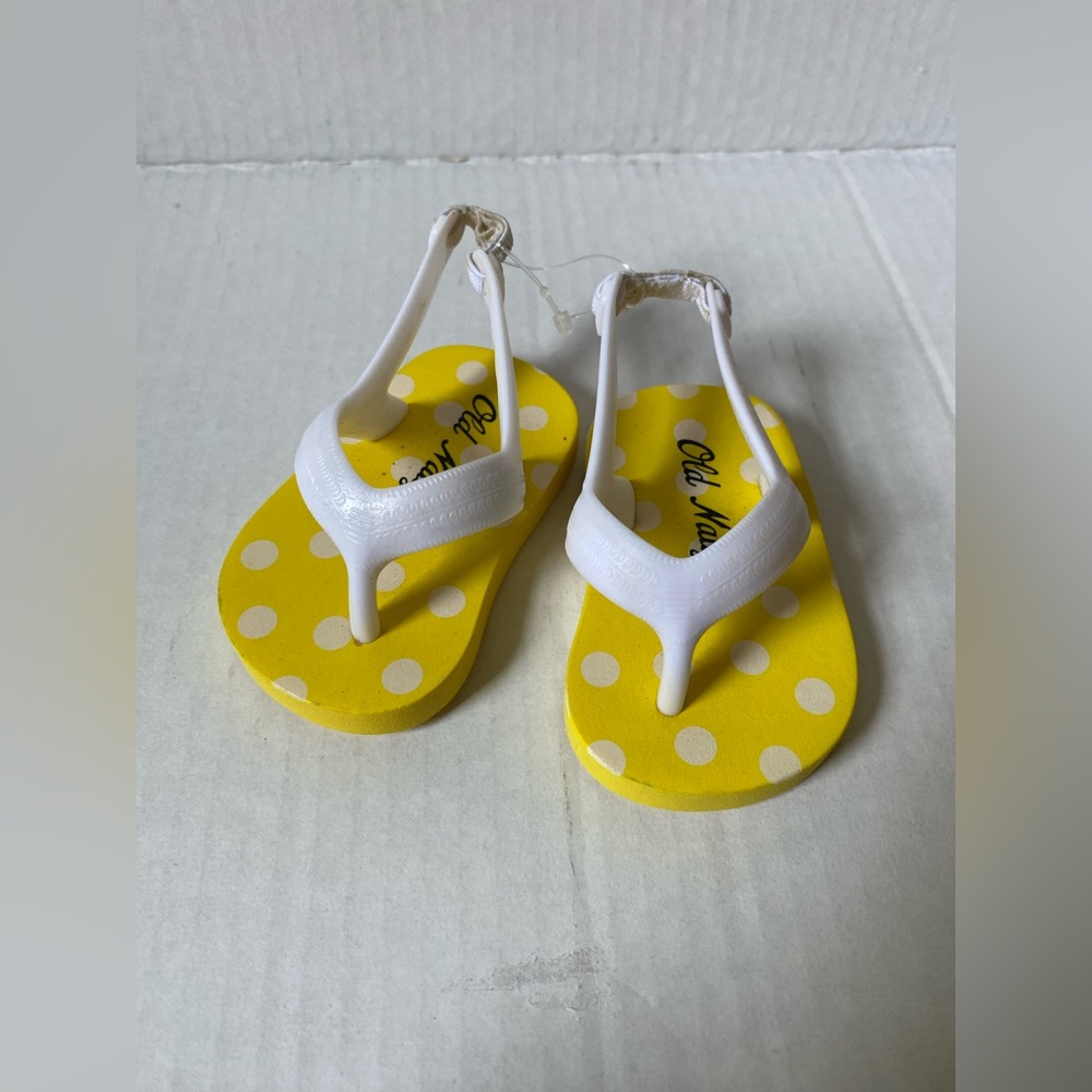 Old Navy Baby Size 1 Yellow Polka Dot Flip Flops